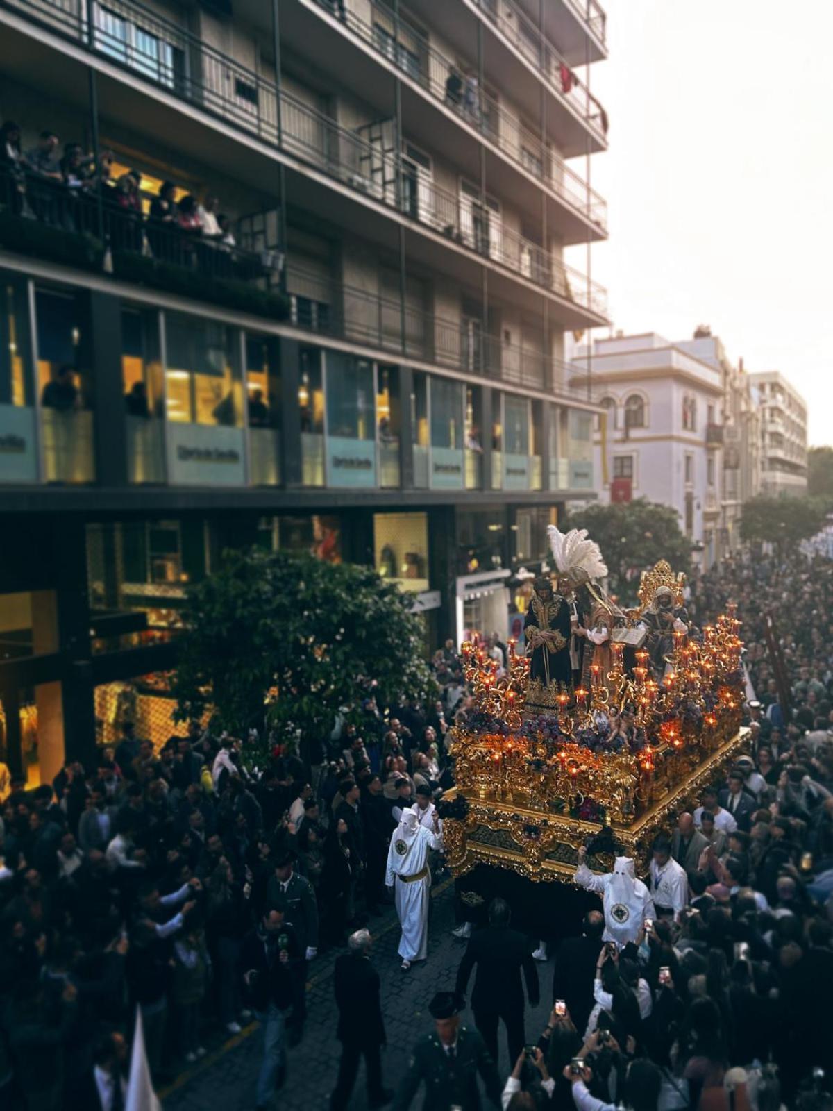 Camera con Vista Processione della Settimana Santa